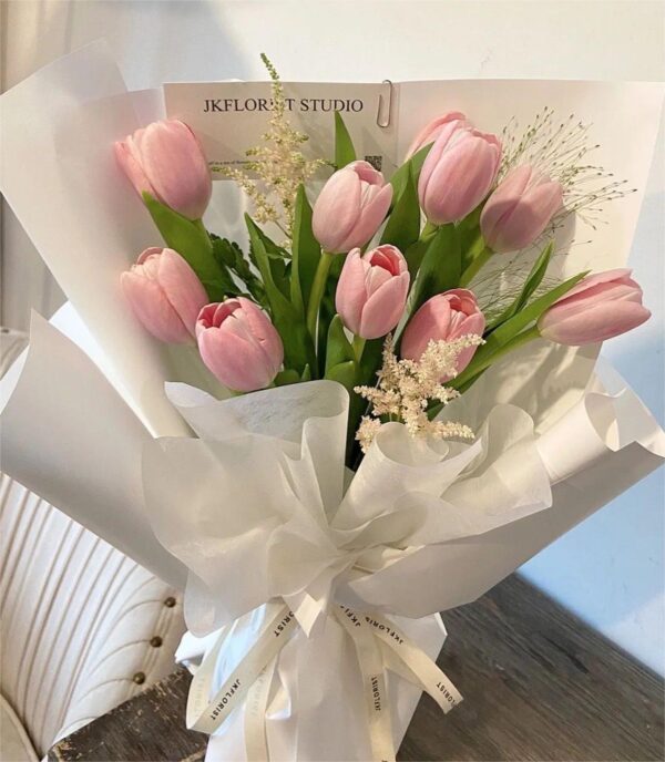 Gentle Pink Tulip Bouquet 🌷💖 - A Sweet and Romantic Expression of Heartfelt Emotions